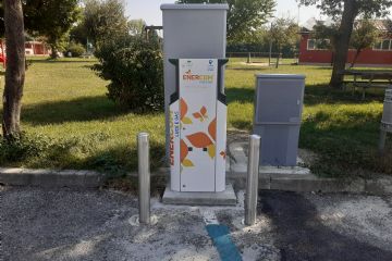 Attivazione colonnina per la ricarica dei veicoli elettrici.